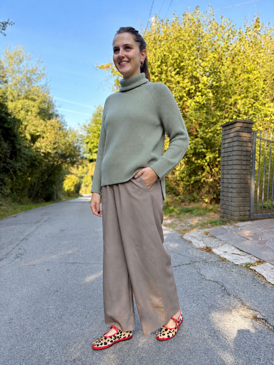 Maglione collo alto pura lana verde salvia