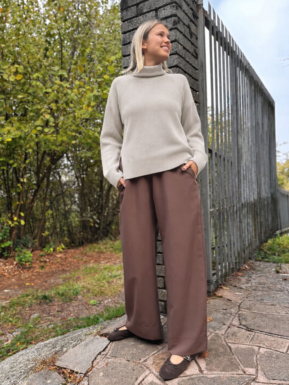 Maglione collo alto pura lana stucco