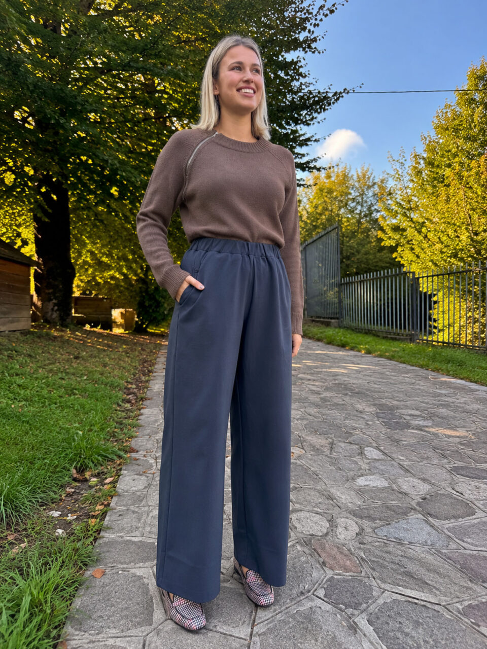 Maglione girocollo con zip noce